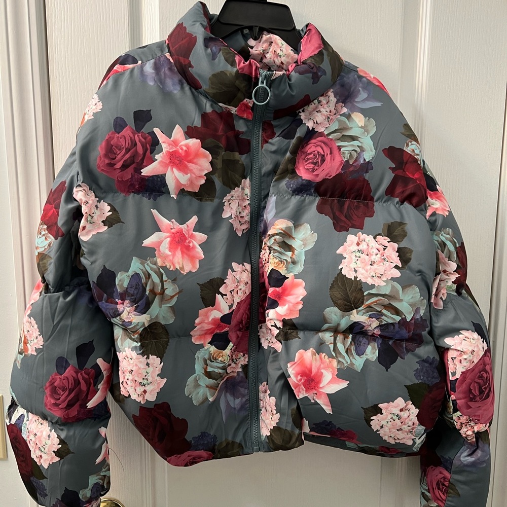 Fabletics Wander Floral Cropped Puffer Jacket - New with tags!